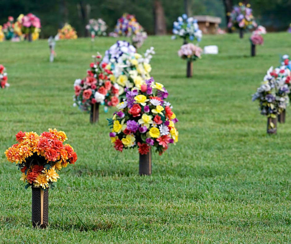 Kanlungan Columbary, Chapels, and Crematory- Mga Uri ng Cemetery Burial